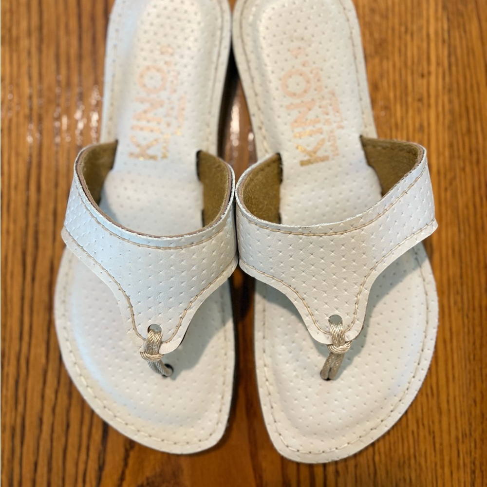 Kinos sandals